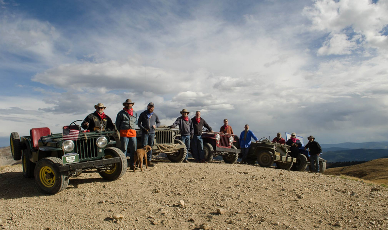Illustration for article titled There's Nothing Cooler Than Flat-Fender Jeeps Offroading